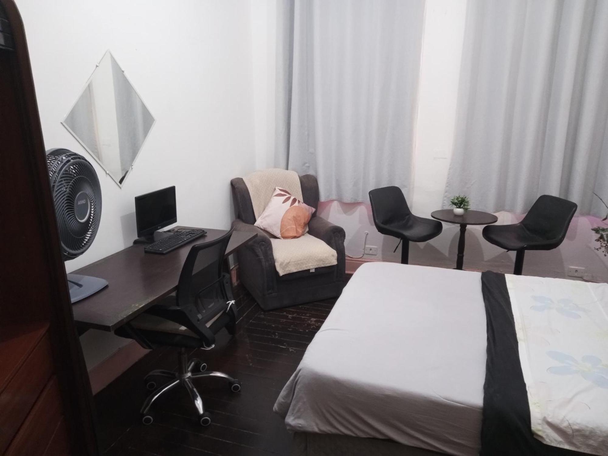 Santa Ceciliers Hostal *